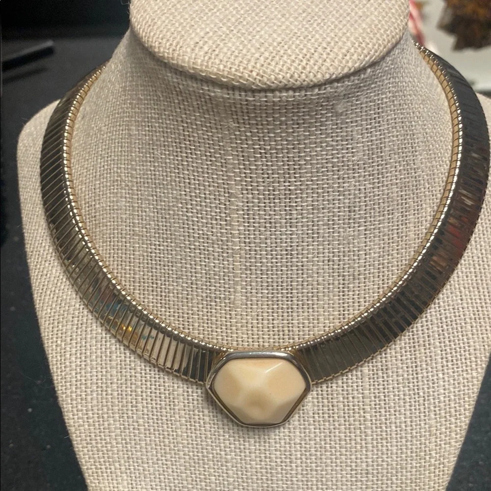 90s Elegant Gold and Cream Collar Necklace